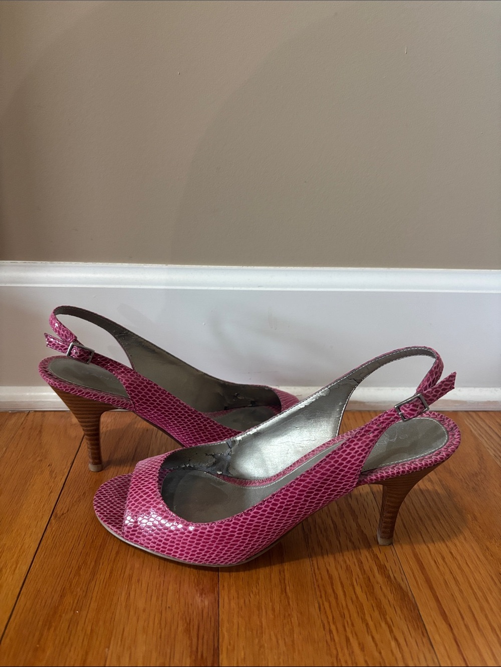 Bandolino Vintage Hot Pink Snakeskin Slingback Peep-Toe Heels